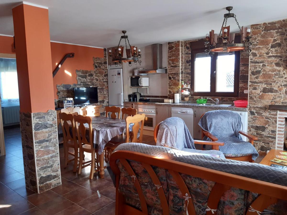 Valdefuentes de Sangusín Casa Rural Mi Descanso מראה חיצוני תמונה