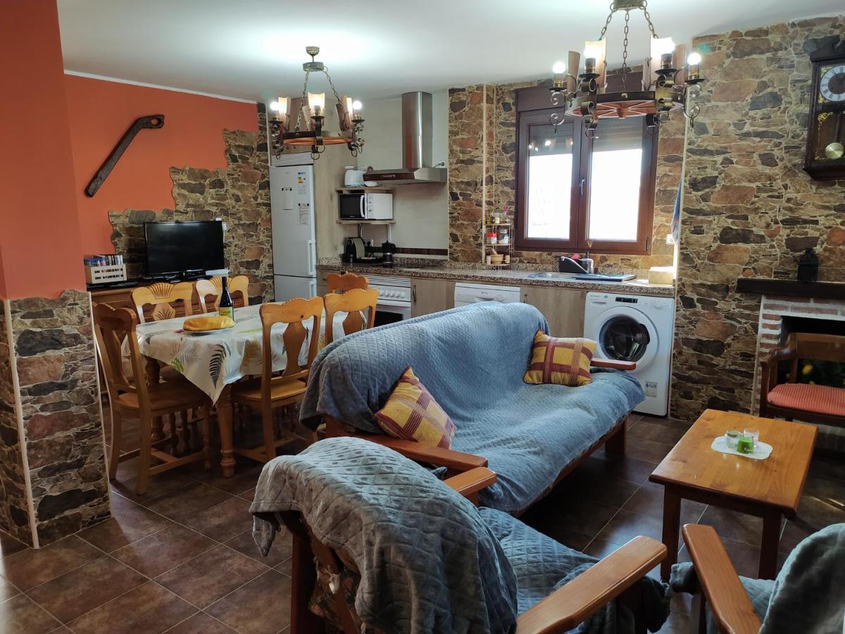 Valdefuentes de Sangusín Casa Rural Mi Descanso מראה חיצוני תמונה