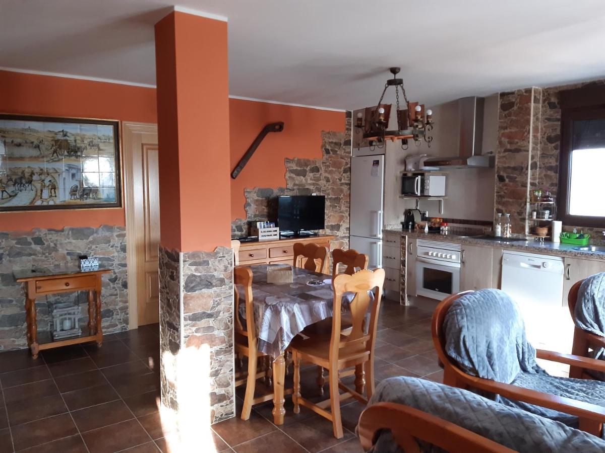 Valdefuentes de Sangusín Casa Rural Mi Descanso מראה חיצוני תמונה