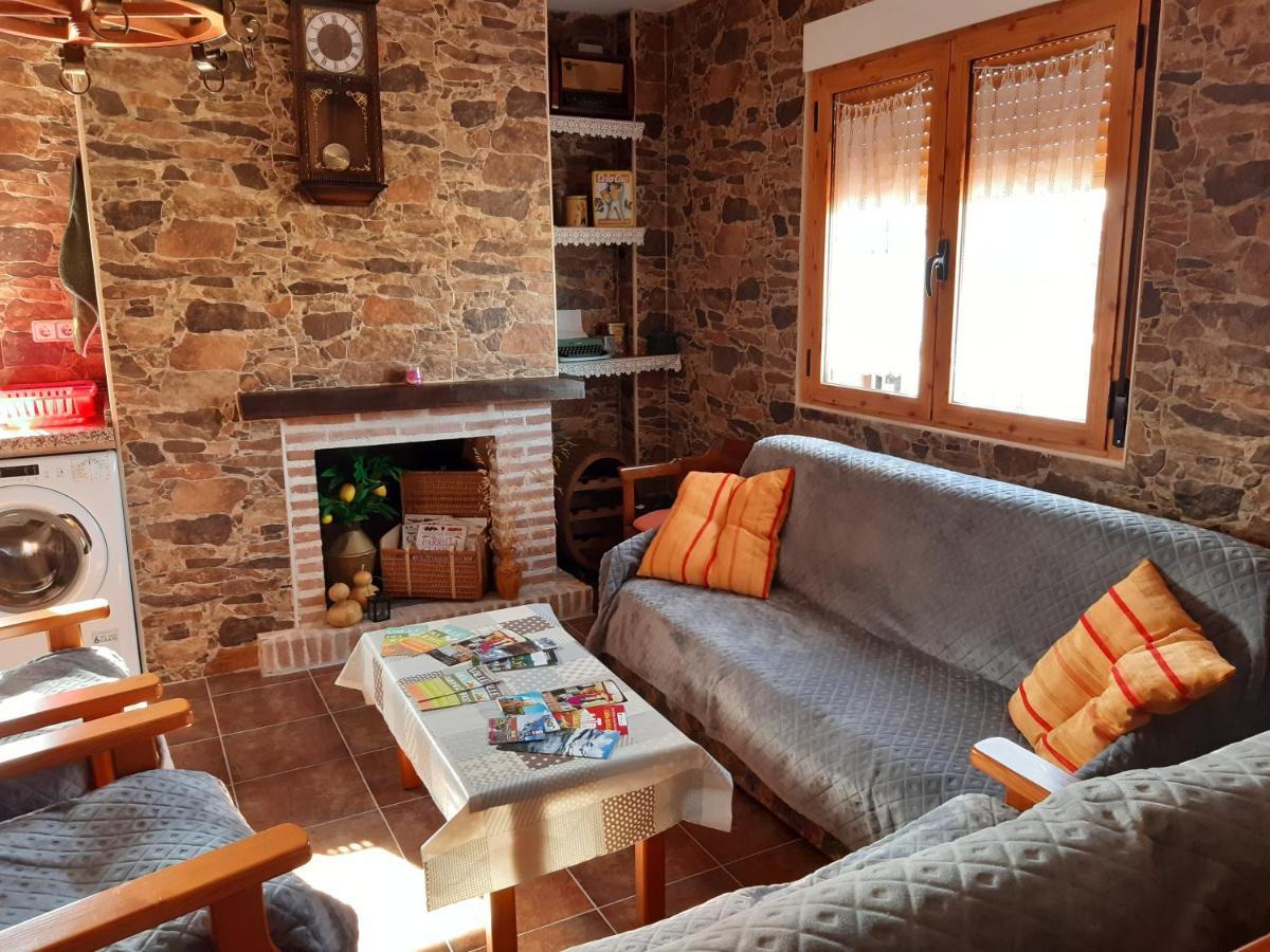 Valdefuentes de Sangusín Casa Rural Mi Descanso מראה חיצוני תמונה